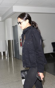 eiza-gonzalez-at-lax-airport-91917-4.jpg