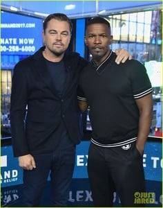 leonardo-dicaprio-jamie-foxx-hand-in-hand-telethon-03.jpg