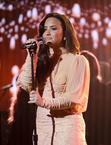 54308250_demi-lovato-in-los-angeles-20171014-5.jpg