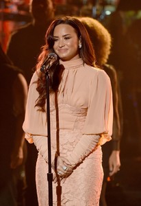 54308253_demi-lovato-in-los-angeles-20171014-7.jpg