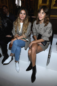 Alexa+Chung+Stella+McCartney+Front+Row+Paris+_ECi2s-Dcjox.jpg