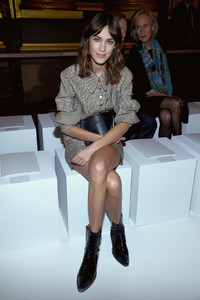 Alexa+Chung+Stella+McCartney+Front+Row+Paris+Zn0mIL42ODkx.jpg