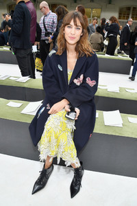 Alexa+Chung+Valentino+Front+Row+Paris+Fashion+YSxu6He151Lx.jpg