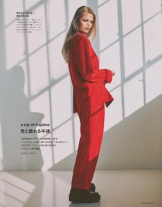 59d830652cda5_Daphne-Groeneveld-by-Guy-Aroch-for-Numero-Tokyo-November-2017-1-760x974.thumb.jpg.d4915a87e8bfe917346d9668fdd30cb2.jpg