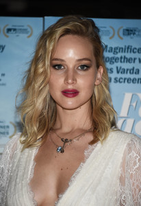     jlaw111017BZNimage103.jpg