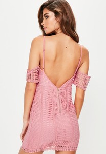 vestido-ajustado-con-hombros-descubiertos-en-rosa (2).jpg