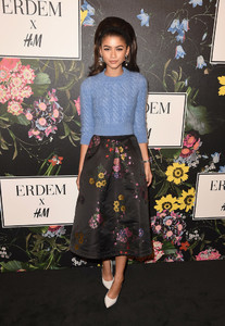 Zendaya+Coleman+H+x+ERDEM+Runway+Show+Party+8tj5F9BVOgjx.jpg