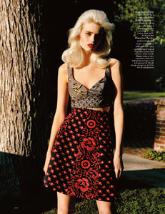 Abbey_McLellan_Vogue_UK_March_2012_01.thumb.jpg.db7a8add5f71ce5c0e807b432e3e2c37.jpg