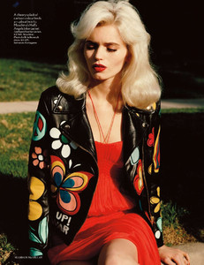 Abbey_McLellan_Vogue_UK_March_2012_04.thumb.jpg.3e9dff6eb02dbee5ba2d278ae28176dd.jpg