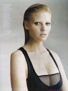 Lara_McLellan_Vogue_UK_April_2010_06.thumb.jpg.684f6d0c002b811785c13f3d68431cbd.jpg