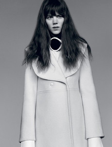 freja-beha-erichsen-by-alasdair-mclellan-for-i-d-magazine-summer-2015-5.thumb.jpg.44b9a24b1e2289fe8345e44587c9b7bf.jpg