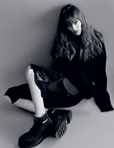 freja-beha-erichsen-by-alasdair-mclellan-for-i-d-magazine-summer-2015-6.thumb.jpg.ede90321fbf1503efce9ae10e142ab8a.jpg