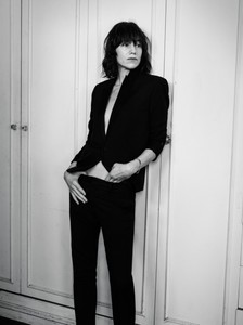 img-charlotte-gainsbourg_172648472894.thumb.jpg.94e08e934e4cfb444310a1dd77968dba.jpg