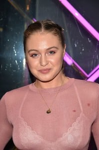 iskra-lawrence-american-eagle-celebrates-40-years-in-nyc-102417-3.jpg