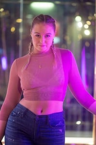 iskra-lawrence-american-eagle-celebrates-40-years-in-nyc-102417-8.jpg