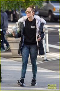 jennifer-lopez-workout-nyc-03.jpg