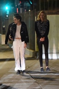 kristen-stewart-and-stella-maxwell-out-in-silver-lake-10-13-2017-2.jpg