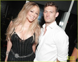 mariah-carey-buddies-up-with-alex-pettyfer-at-karl-lagerfelds-intimate-dinner-03.jpg