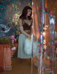 vogue-uk-2013-04-apr-2181.thumb.png.56b56ba88f050d0797ca484f5242a727.png