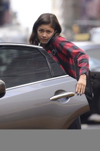 zendaya-coleman-without-make-up-outside-her-hotel-in-new-york-10-07-2017-0.jpg