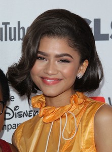 zendaya-glsen-respect-awards-2017-in-los-angeles-9.jpg