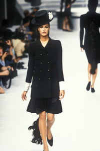 0_chanel-hc-fw-1995-1_html.thumb.JPEG.0b65e88a14def52e94a5879aef0f6c14.JPEG