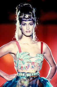 0_versace-hc-fw-1992-9_html.thumb.JPEG.f4bfb3d3772b9625a131acb0926bf050.JPEG