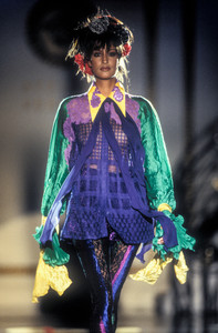 0_versace-hc-fw-1993-6_html.thumb.JPEG.b9180773e83524b27b24062668153d24.JPEG