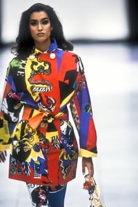 0_versace-ss-1991-10_html.thumb.JPEG.20f8bb7316d88845c08821d97f044752.JPEG