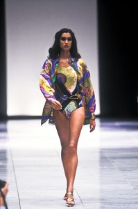 0_versace-ss-1991-1_html.thumb.JPEG.9792242d3dd4600622bb9d7a35693843.JPEG