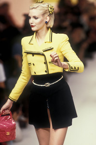 10_chanel-ss-1995-11_html.thumb.JPEG.3237bbe8277a87e591da1557f4b66416.JPEG