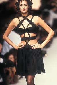 14_chanel-ss-1995-45_html.thumb.JPEG.d15254416ec4321e966059345aa43443.JPEG