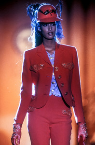 1_versace-hc-fw-1992-2_html.thumb.JPEG.20a9c98d1db35a6595ca23f849fa0304.JPEG