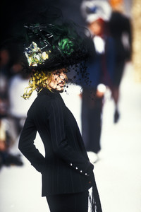 2_chanel-hc-fw-1992-3_html.thumb.JPEG.6f88c41146a17a9f0e639e48c4dd7ea7.JPEG