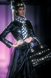 2_versace-hc-fw-1992-3_html.thumb.JPEG.fac1e4408b94d417cd9f295faf5ab8c5.JPEG