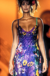 2_versace-hc-fw-1993-3_html.thumb.JPEG.0a2b57bc53f0575ac678f731664f74b7.JPEG