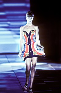 2_versace-ss-1991-24_html.thumb.JPEG.7c97a840043fde965a94e6530bf2246e.JPEG