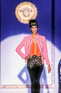 3_versace-hc-fw-1992-4_html.thumb.JPEG.0f44a890359b1720435da11028ce9dd3.JPEG