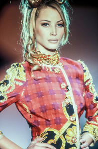 3_versace-hc-ss-1992-9_html.thumb.JPEG.e96d0c0367972cbe48929f6df1bb8f3a.JPEG