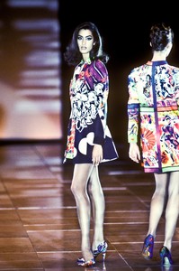 3_versace-ss-1991-25_html.thumb.JPEG.8586189d1a28a10f577e927cb494dddd.JPEG