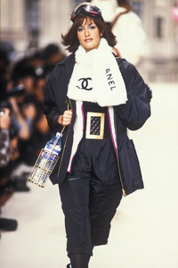 4_chanel-fw-1994-18_html.thumb.JPEG.817369acb4a08ff9820e65367739eede.JPEG