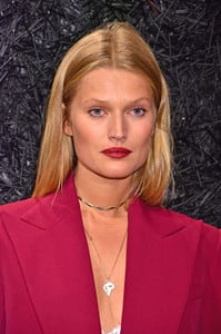 55880316_toni-garrn-32.jpg