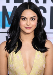 57452815_camilamendes_45thamericanmusicawards-5.jpg