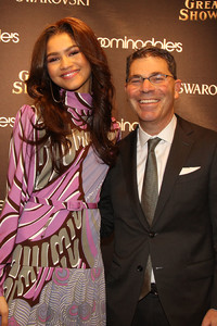 57528948_zendayacoleman_bloomingdalegreatholidaywindowunveiling-17.jpg