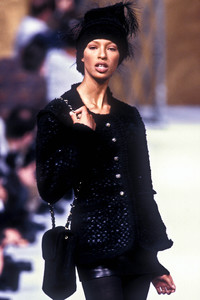 5_chanel-hc-fw-1993-6_html.thumb.JPEG.5a28d099009248aa871636eae721bf14.JPEG