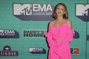 Zara+Larsson+MTV+EMAs+2017+Red+Carpet+Arrivals+8T0qORRUM8zx.jpg