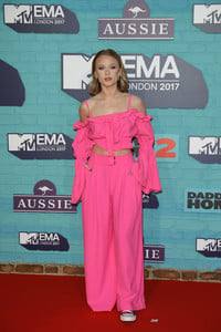 Zara+Larsson+MTV+EMAs+2017+Red+Carpet+Arrivals+BywydbBW1oax.jpg