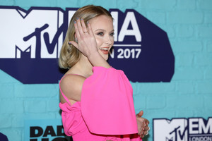 Zara+Larsson+MTV+EMAs+2017+Red+Carpet+Arrivals+vSjnhSQfr1Hx.jpg