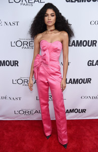 Zendaya+Coleman+Glamour+Celebrates+2017+Women+myrYEmSxhtGx.jpg