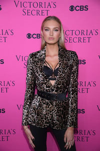 Romee+Strijd+Victoria+Secret+Angels+Gather+2mIx78aI_YOx.jpg